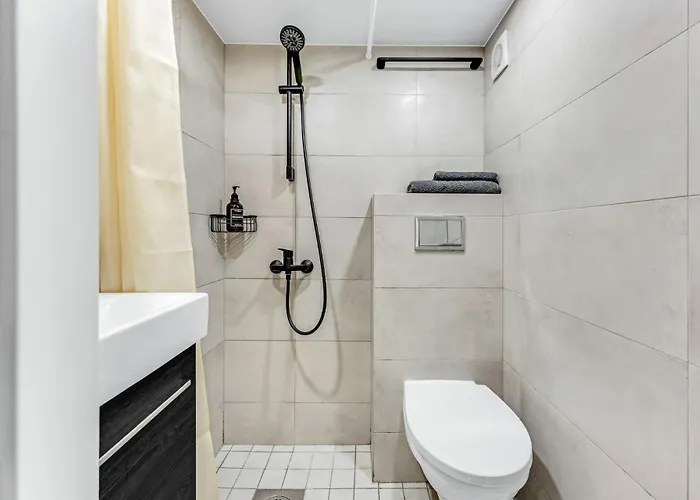 Modern Loft In Center