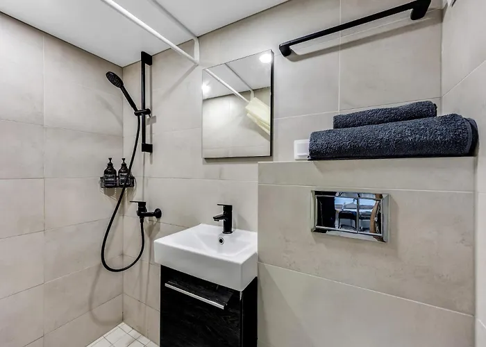 Modern Loft In Center