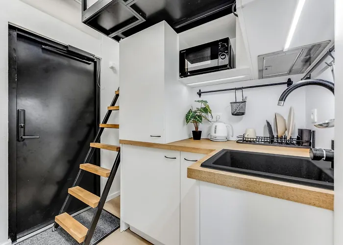 Modern Loft In Center