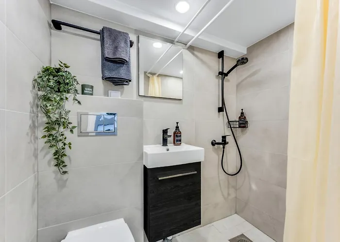 Modern Loft In Center *